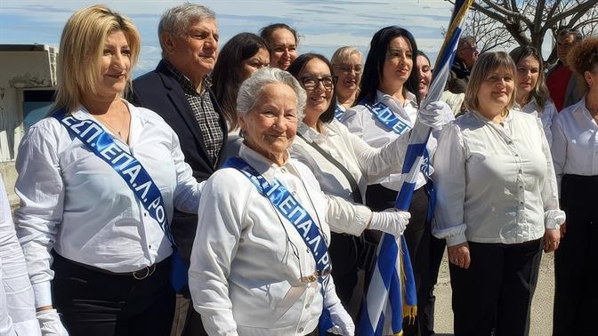 Η 82χρονη μαθήτρια Λυκείου που παρέλασε στη Ρόδο είναι έμπνευση για όλους μας