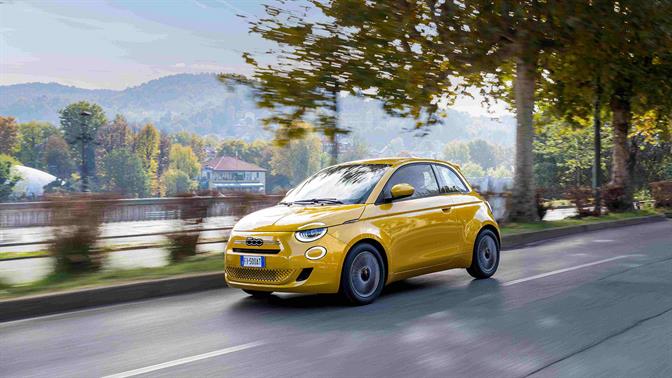 Fiat 500 Hybrid: Το πιο φινετσάτο μοντέρνο αυτοκίνητο εξασφαλίζει οικονομία στη βενζίνη