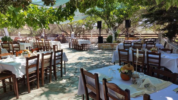 Στην Ταβέρνα Ραμνούς για προβατίνα στη λαδόκολλα και παϊδάκια… όπως στο χωριό