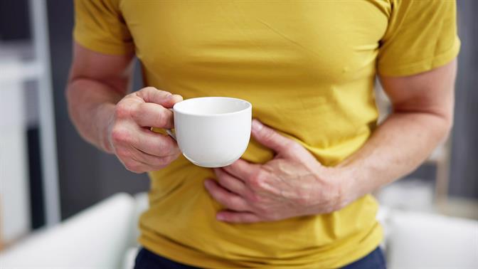Καφές με άδειο στομάχι: Κάνει όντως κακό ή είναι απλά ένας μύθος;