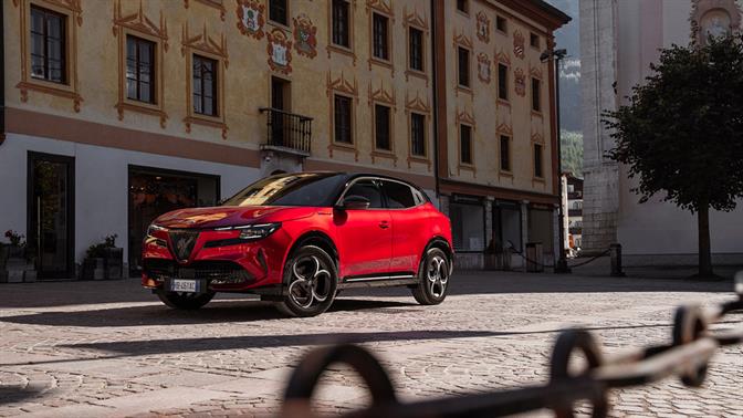 Προκλητική τιμή για την Alfa Romeo Junior Ibrida από 27.990 ευρώ