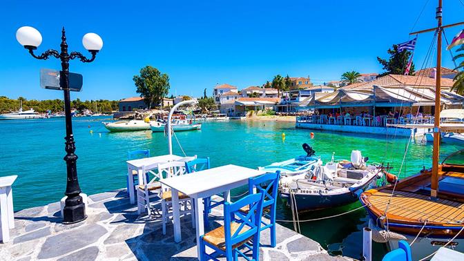 Σπέτσες: Το αρχοντικό νησί του Αργοσαρωνικού που θα σε κάνει να ερωτευτείς το καλοκαίρι