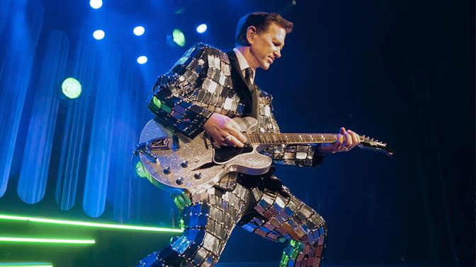 Ο Chris Isaak έρχεται για ένα special show στο Δημοτικό Θέατρο Λυκαβηττού