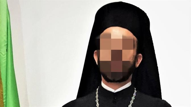 Συνελήφθη Μητροπολίτης που έδειχνε τα γεννητικά του όργανα σε παιδιά στα Πετράλωνα