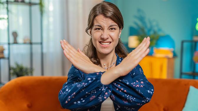 Πώς να πεις «όχι» σε κοινωνικές υποχρεώσεις που βαριέσαι να πας