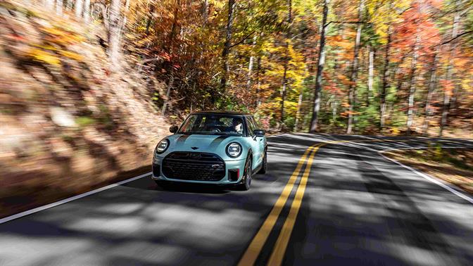 MINI John Cooper Works: Απαράμιλλη δυναμική συμπεριφορά