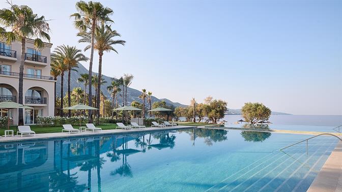 Grecotel Filoxenia Kalamata: Το ιστορικό ξενοδοχείο της πόλης μας καλωσορίζει στην πιο όμορφη εποχή του