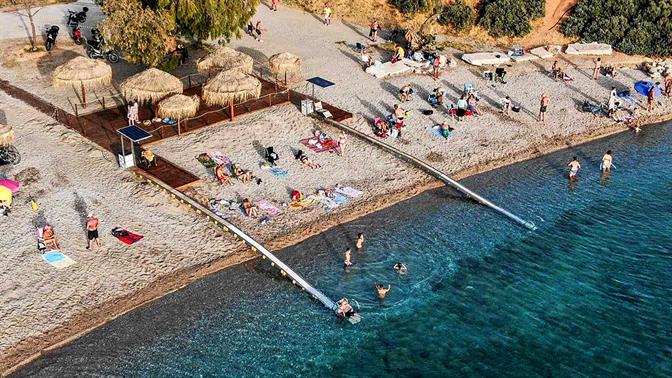 Πού υπάρχουν προσβάσιμες παραλίες για ΑμεΑ στην Αττική;