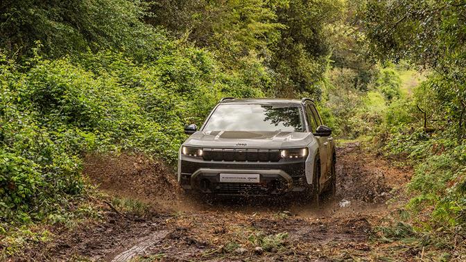 Tο Jeep Compass 4xe ανακαλύπτει μέρη που άλλα οχήματα δεν μπορούν να φτάσουν