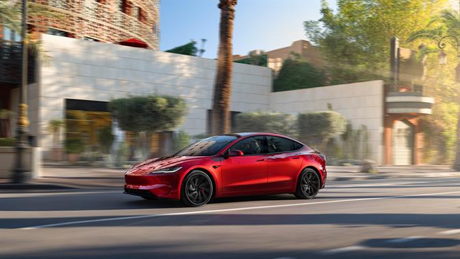 Σχεδόν τρία εκατομμύρια Tesla ανακαλούνται στην Κίνα λόγω των κρυφών λαβών στις πόρτες