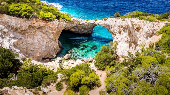 Η Σπηλιά της Φώκιας και πώς θα την εξερευνήσεις