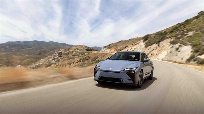 Το ολοκαίνουργιο Lexus ES εξοπλίζεται με προηγμένα συστήματα ενεργητικής ασφάλειας