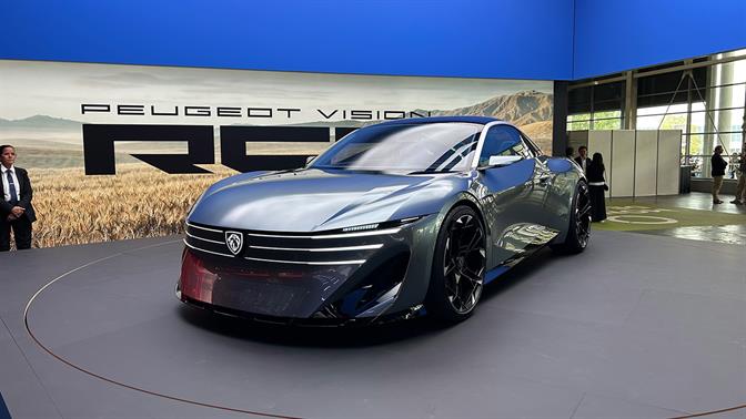 Το επαναστατικό τιμόνι Hypersquare της Peugeot