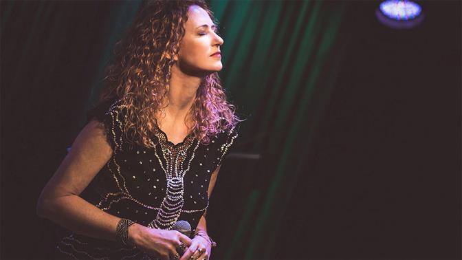 Miranda Verouli: 30 χρόνια με τη μουσική της Βραζιλίας στο Theatre of the NO