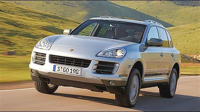 Porsche Cayenne: Η γερμανίδα star φοράει πράσινα