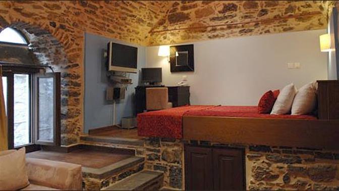 Medieval Castle Suites: Ο Μεσαίωνας μυρίζει μαστίχα 