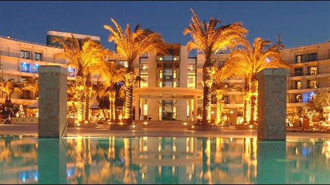 Club Hotel Casino Loutraki: Για τα πιο λαμπερά Χριστούγεννα