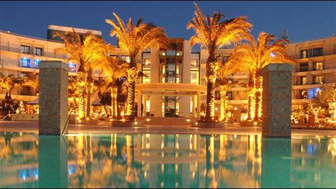Γιορτές στο Club Hotel Casino Loutraki: Τυχερό το... Πνεύμα των φετινών Χριστουγέννων! 