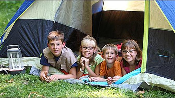 Παιδί και camping: Όσα χρειάζεστε για ένα ξένοιαστο καλοκαίρι