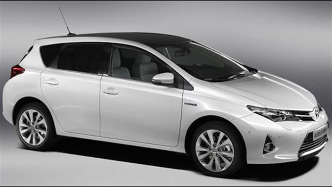 Toyota Auris: Βενζίνη, πετρέλαιο ή υβριδικό;