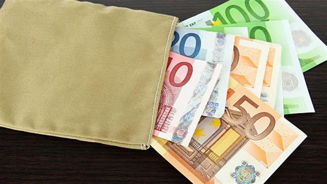 Ποιοι θα πάρουν το έκτακτο δώρο των 200 ευρώ το Πάσχα