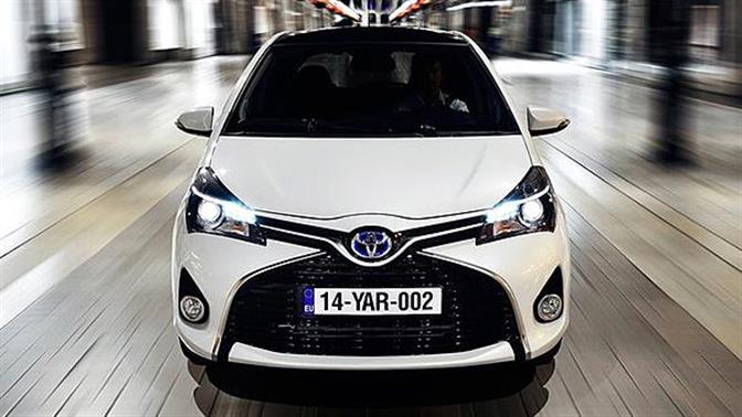 H Toyota οδηγεί την υβριδική τεχνολογία