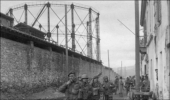 Η οδός Βουτάδων στο Γκάζι. Το σκηνικό δεν έχει αλλάξει και πολύ σήμερα από κτιριακής άποψης.