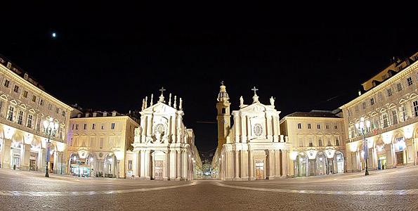 H εντυπωσιακή Piazza san Carlo